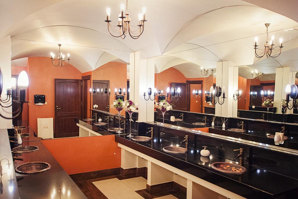 Hotel Kasztel Rzezawa Kültér fotó