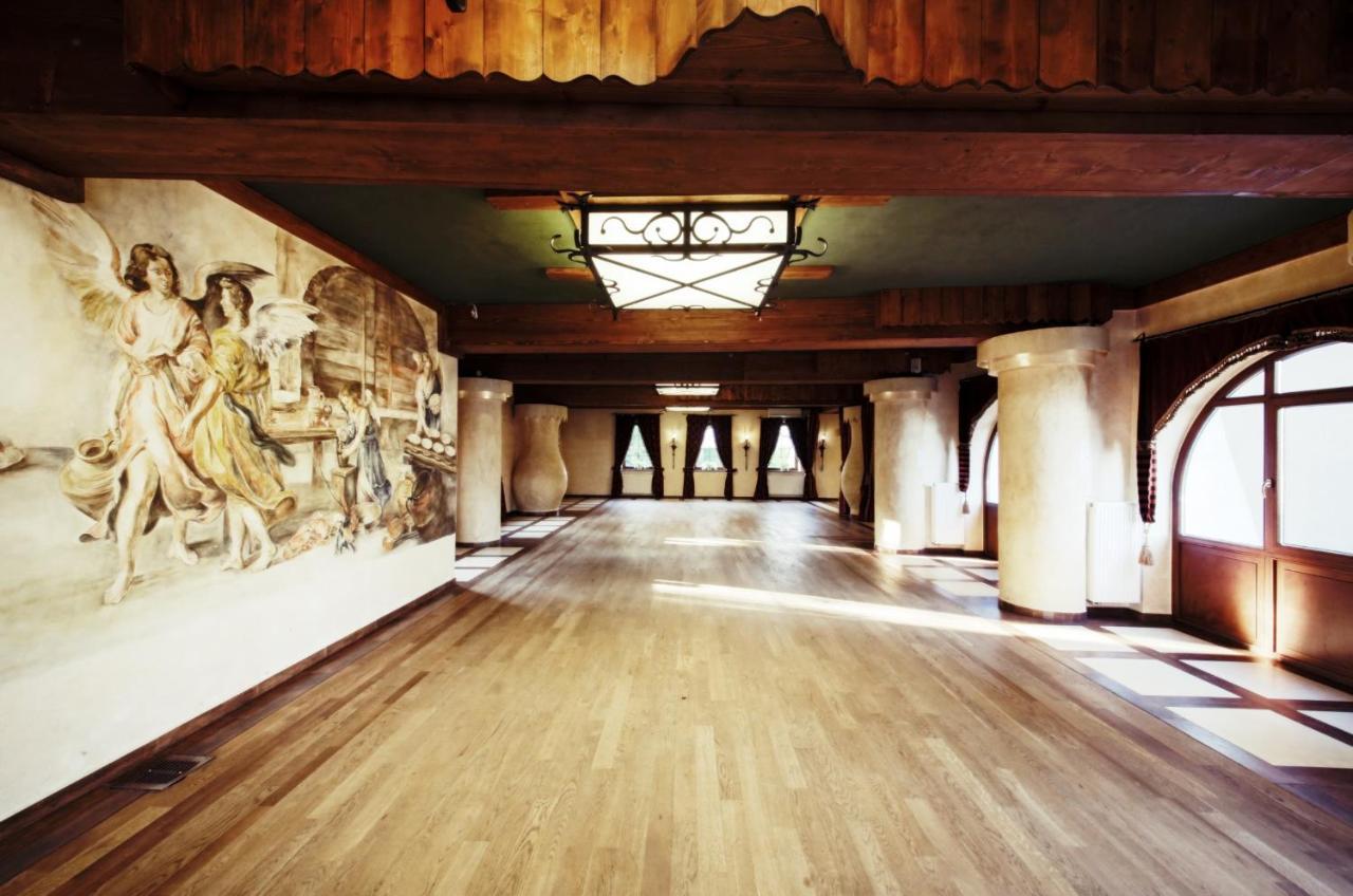 Hotel Kasztel Rzezawa Kültér fotó