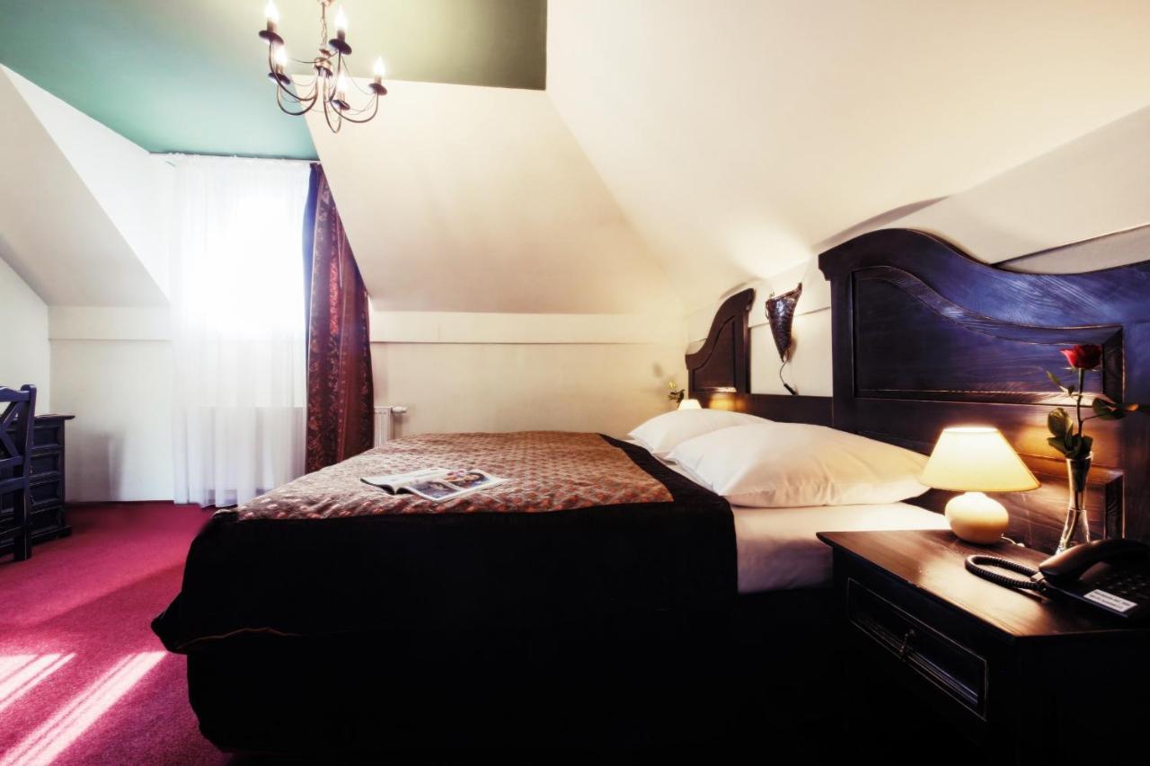 Hotel Kasztel Rzezawa Kültér fotó