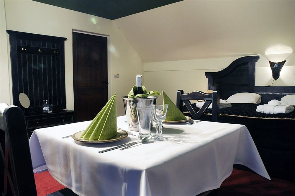 Hotel Kasztel Rzezawa Kültér fotó