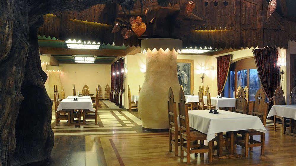 Hotel Kasztel Rzezawa Kültér fotó
